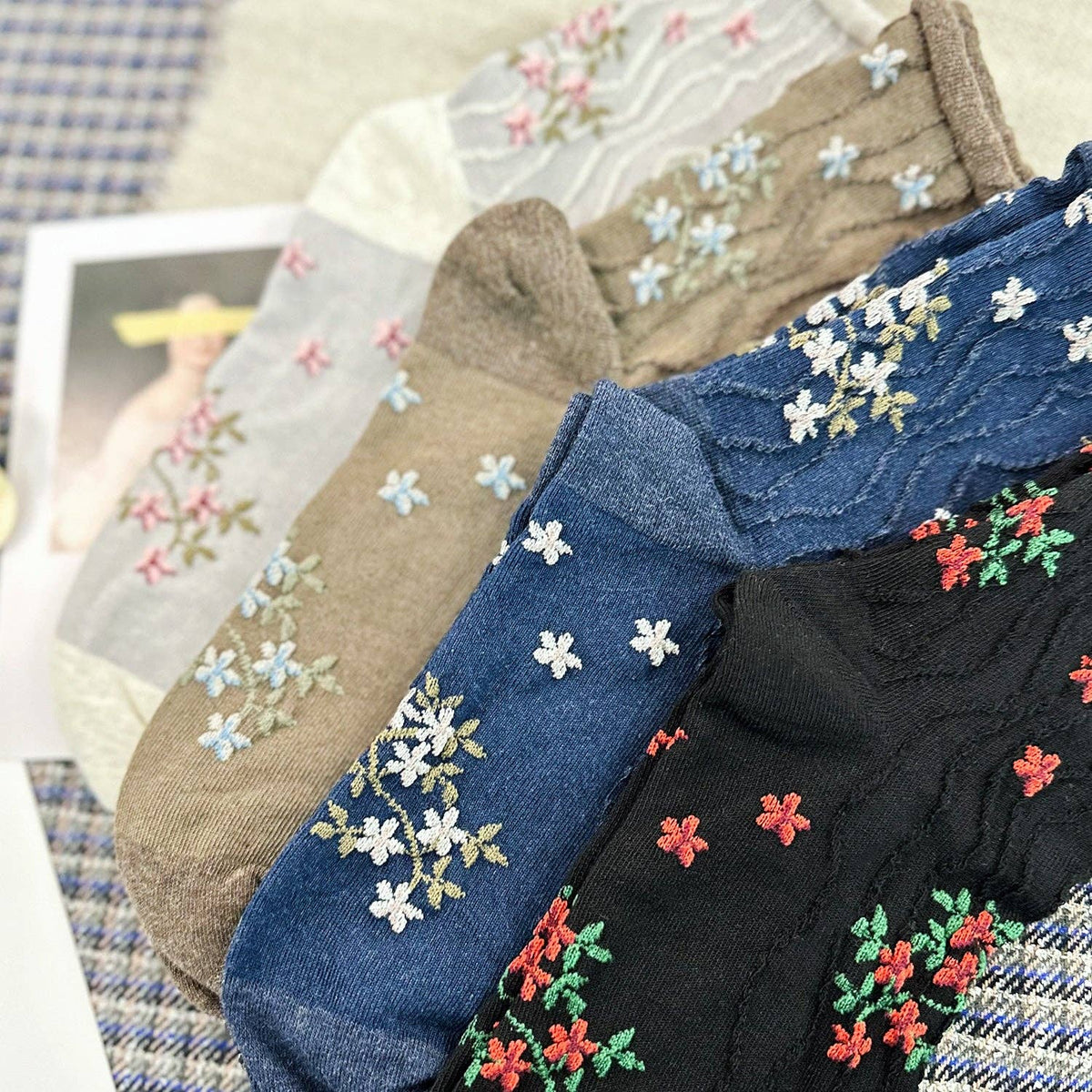 Women's Crew Ruffle Flower Socks