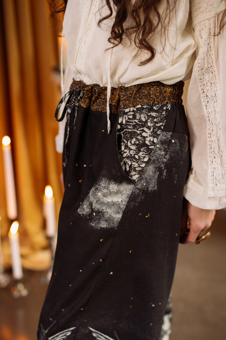Market Of Stars - The Guardians - Linen Cropped Artist Pant - Angels & Moon