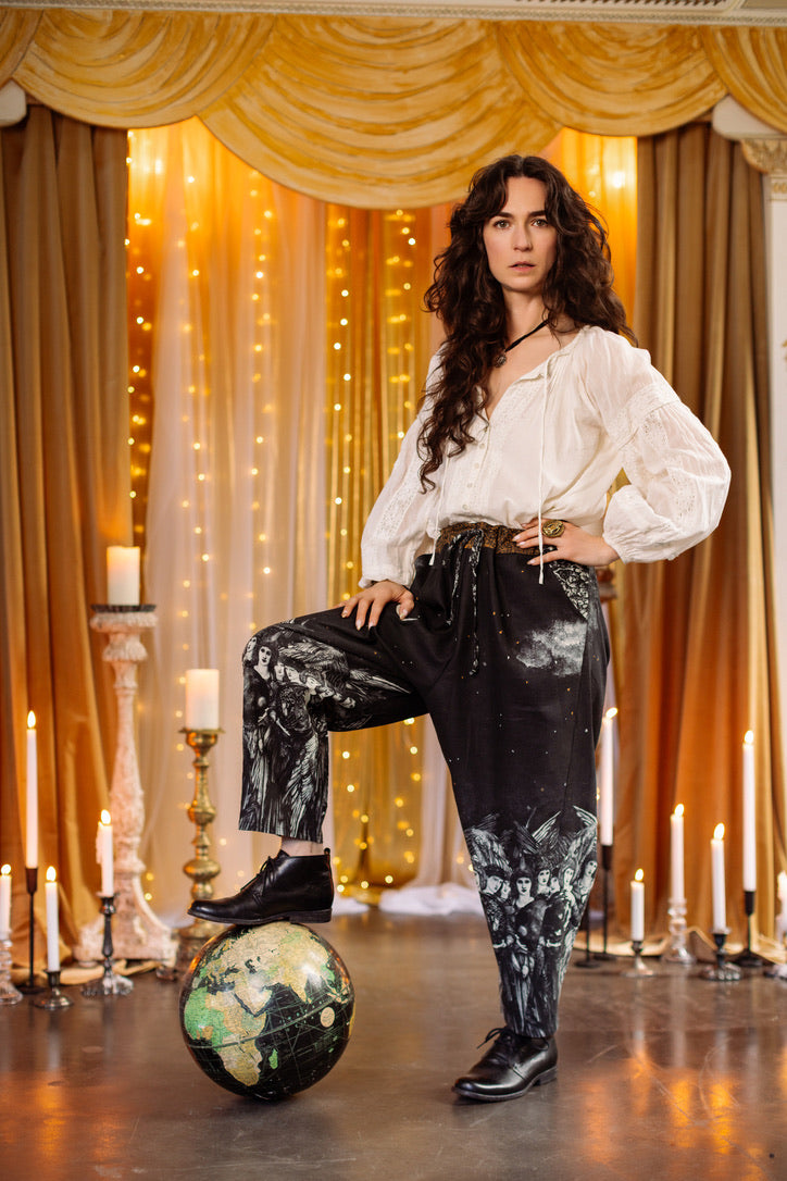 Market Of Stars - The Guardians - Linen Cropped Artist Pant - Angels & Moon