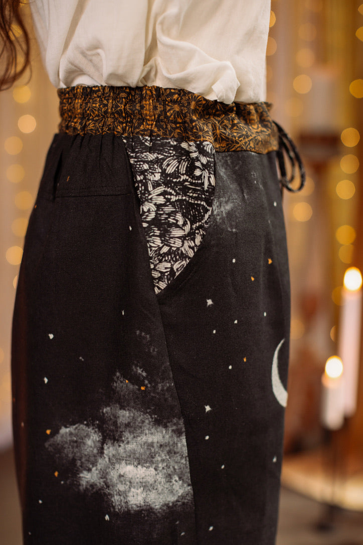 Market Of Stars - The Guardians - Linen Cropped Artist Pant - Angels & Moon