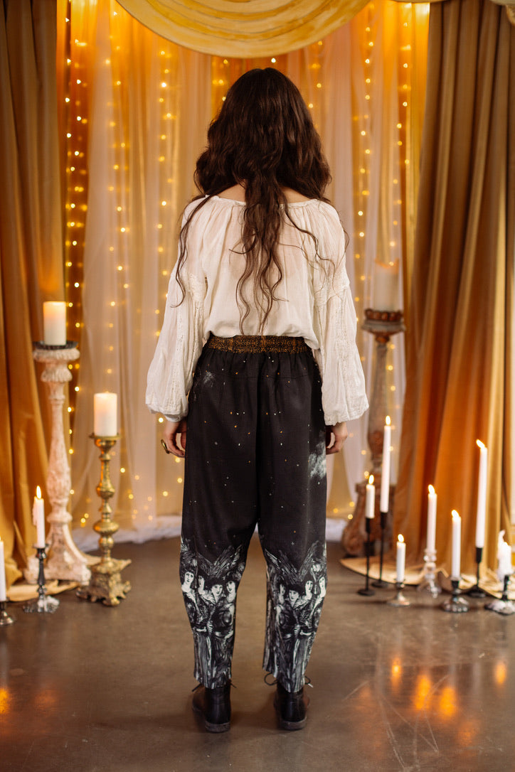 Market Of Stars - The Guardians - Linen Cropped Artist Pant - Angels & Moon