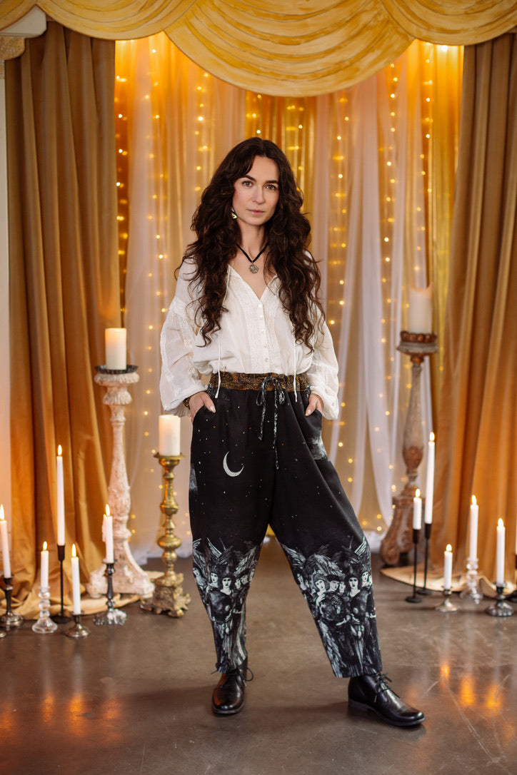 Market Of Stars - The Guardians - Linen Cropped Artist Pant - Angels & Moon