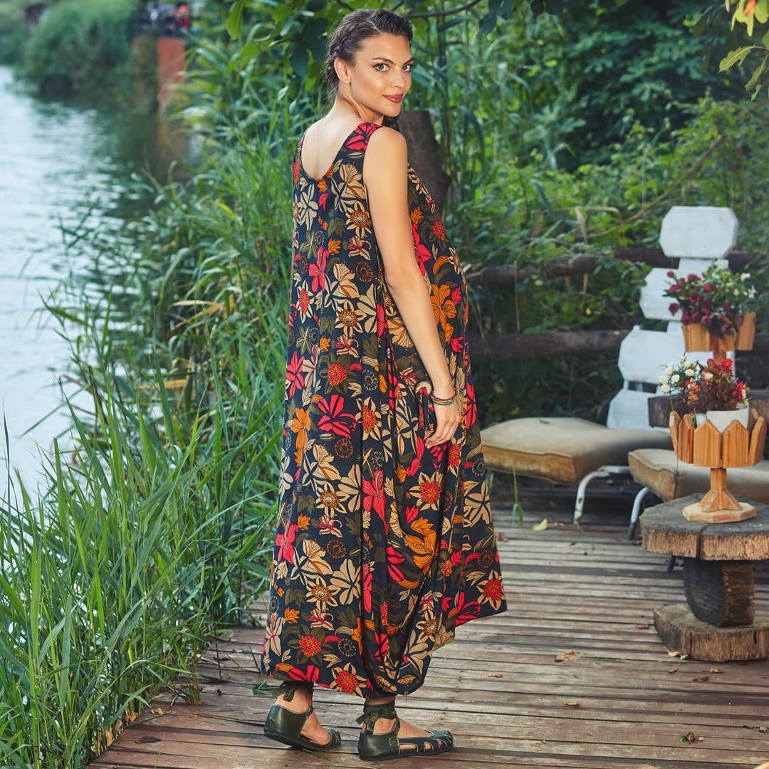 Wild Garden - Maxi Buttoned Pockets Sleeveless Loose Fit Floral Dress - Black /Gold