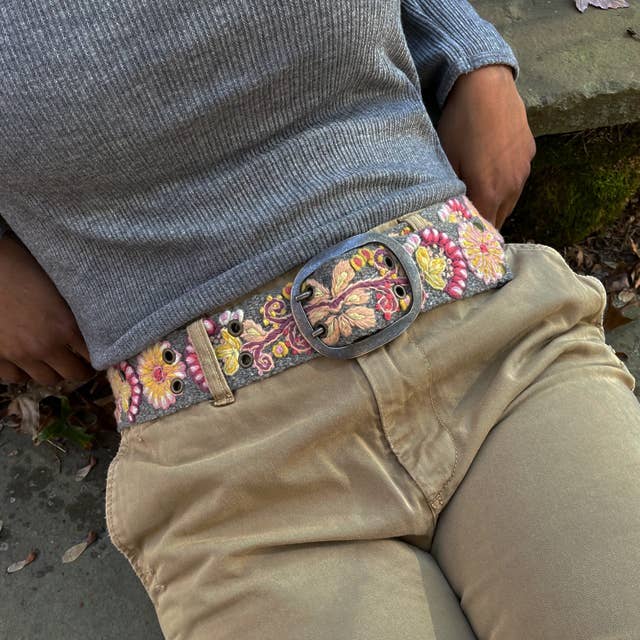 Jenny Krauss - Floral Hand Embroidered Wool Belt - Heather Grey