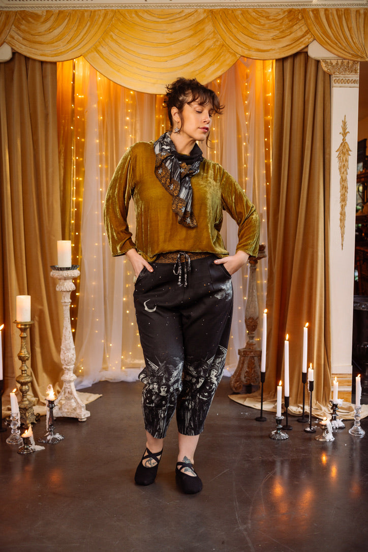 Market Of Stars - The Guardians - Linen Cropped Artist Pant - Angels & Moon