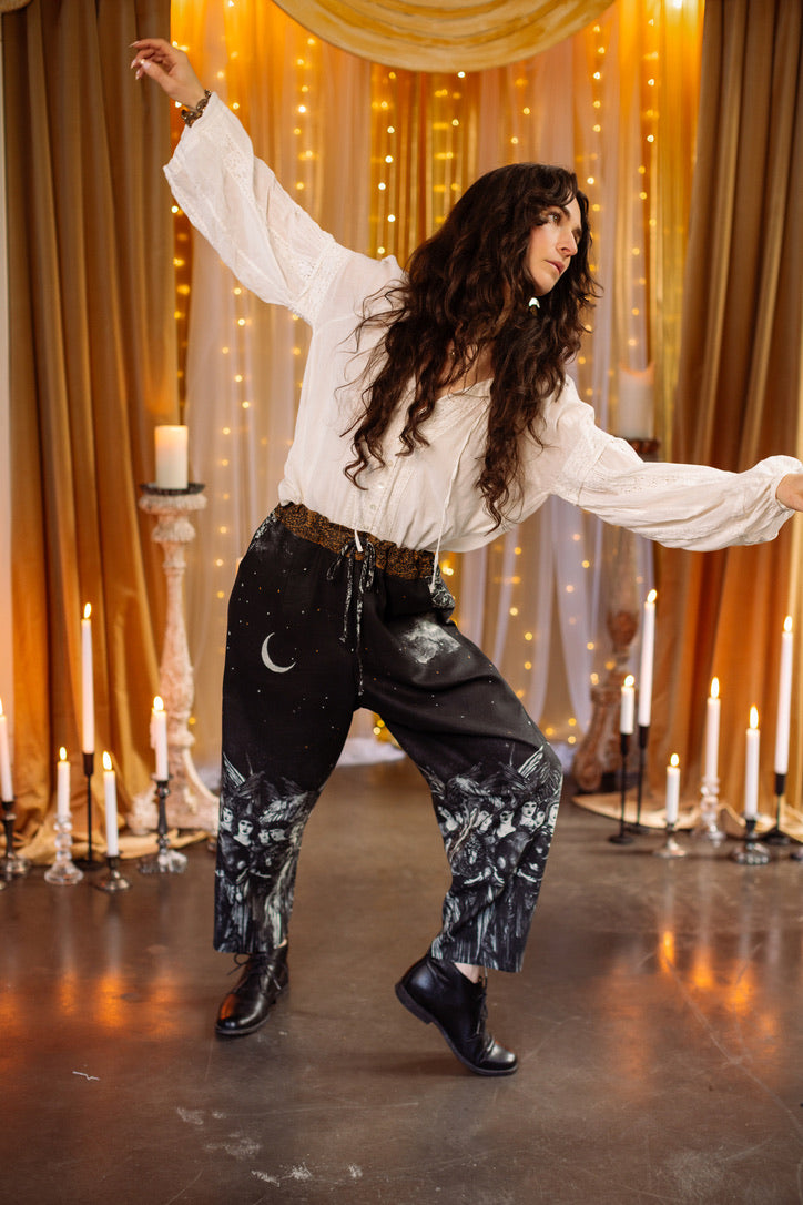 Market Of Stars - The Guardians - Linen Cropped Artist Pant - Angels & Moon