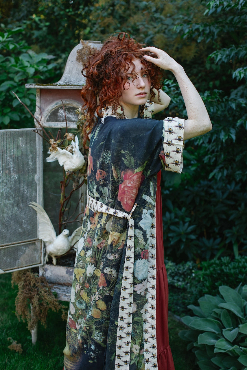 Market Of Stars - ‘I Dream in Flowers’ Bamboo Duster Kimono Robe - Bees