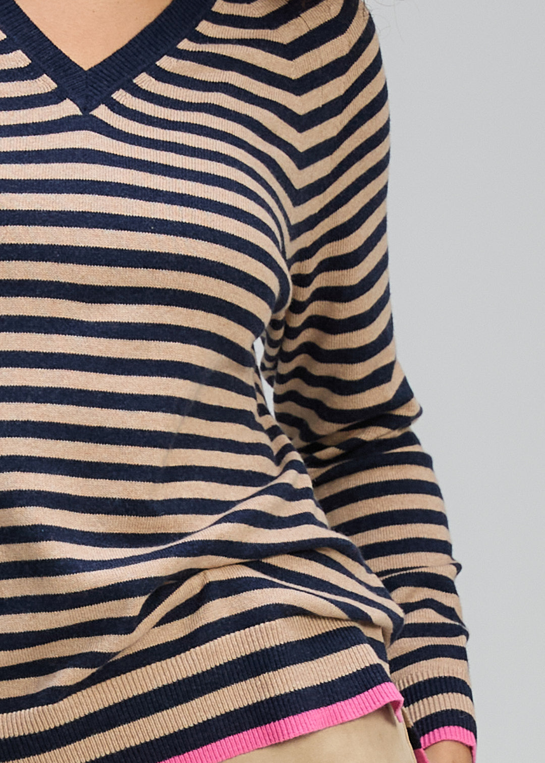 Zaket & Plover - Stripe V Neck Essential Jumper - DK Denim