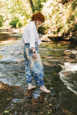 ‘Let the Light’ in Linen Cropped Artist Pant - Delft Print