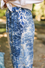 ‘Let the Light’ in Linen Cropped Artist Pant - Delft Print