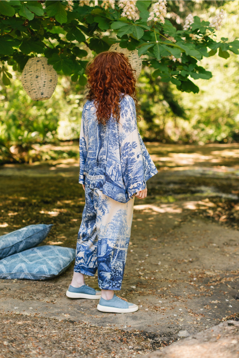 ‘Let the Light’ in Linen Cropped Artist Pant - Delft Print