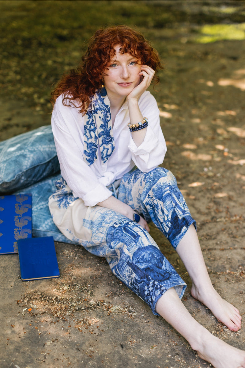 ‘Let the Light’ in Linen Cropped Artist Pant - Delft Print