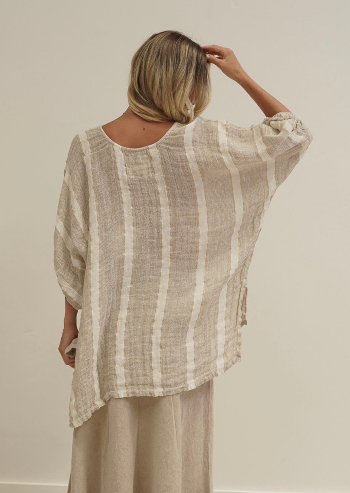 Rustic Linen - Bella - Elasticated Sleeves Top - Nat White w Gold Strand