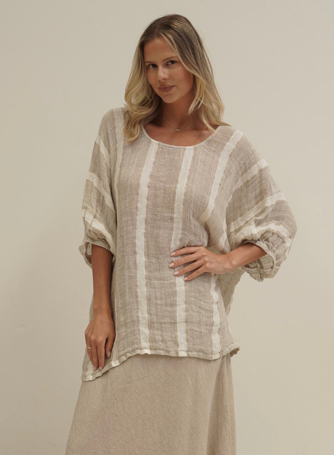 Rustic Linen - Bella - Elasticated Sleeves Top - Nat White w Gold Strand