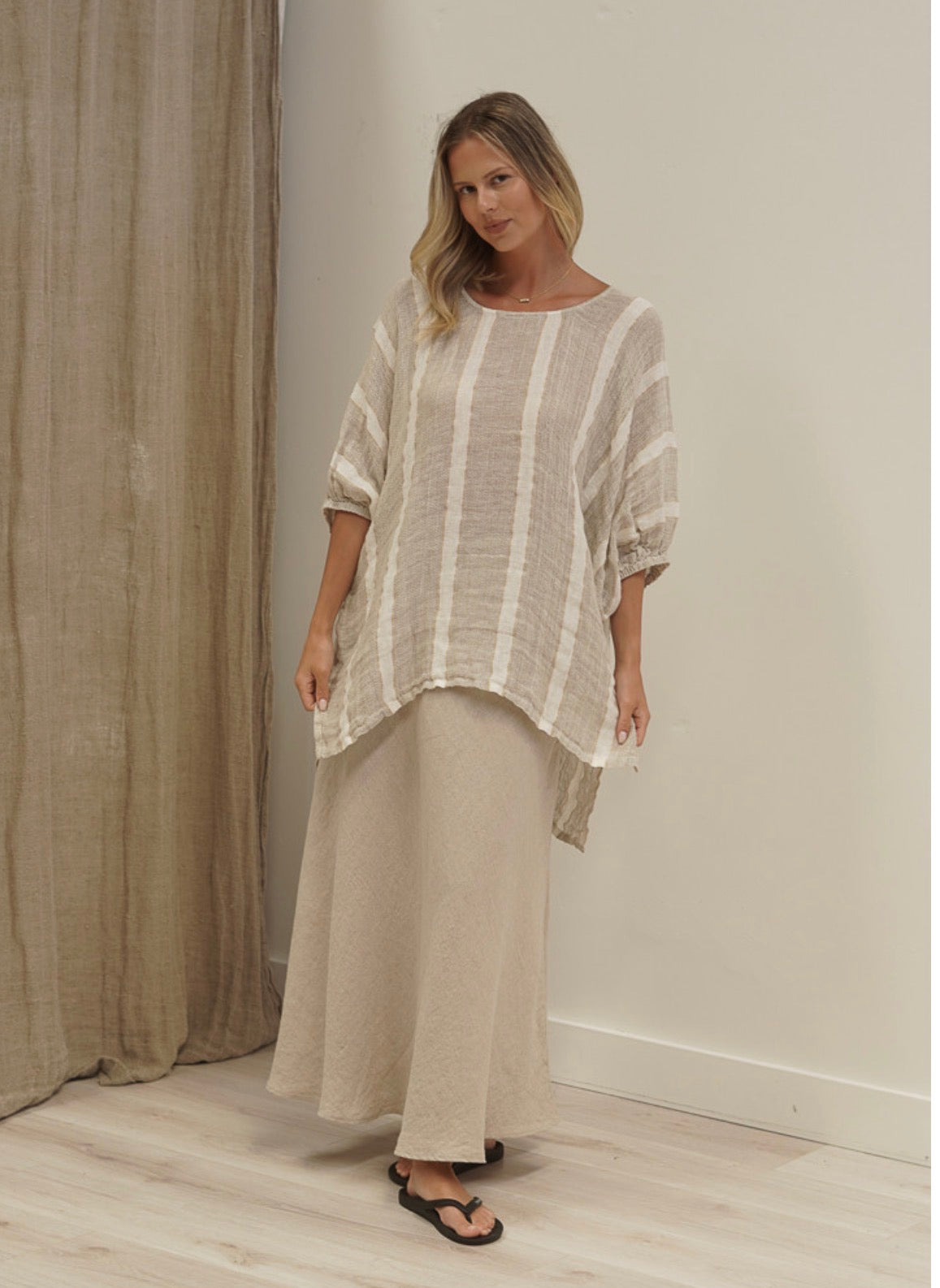 Rustic Linen - Bella - Elasticated Sleeves Top - Nat White w Gold Strand