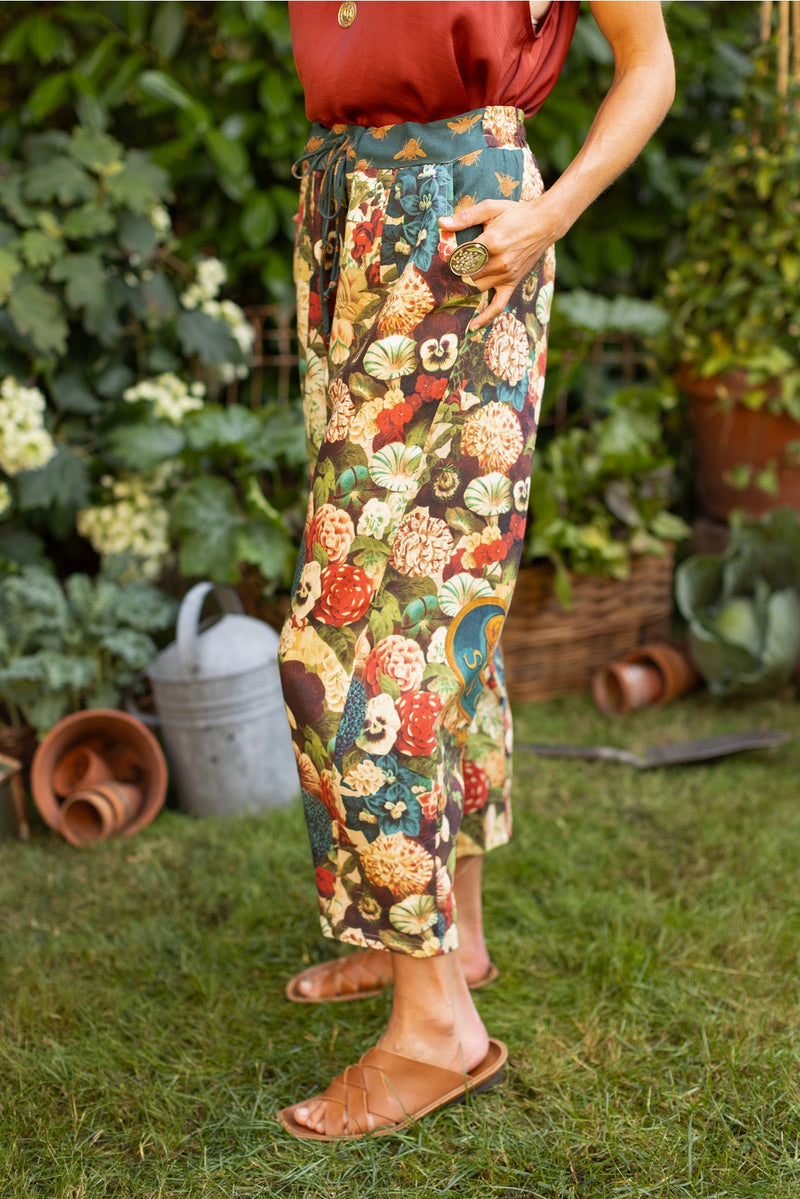 ‘Stay Gold’ Linen Cropped Artist Pant - Bees, Floral & Rabbit