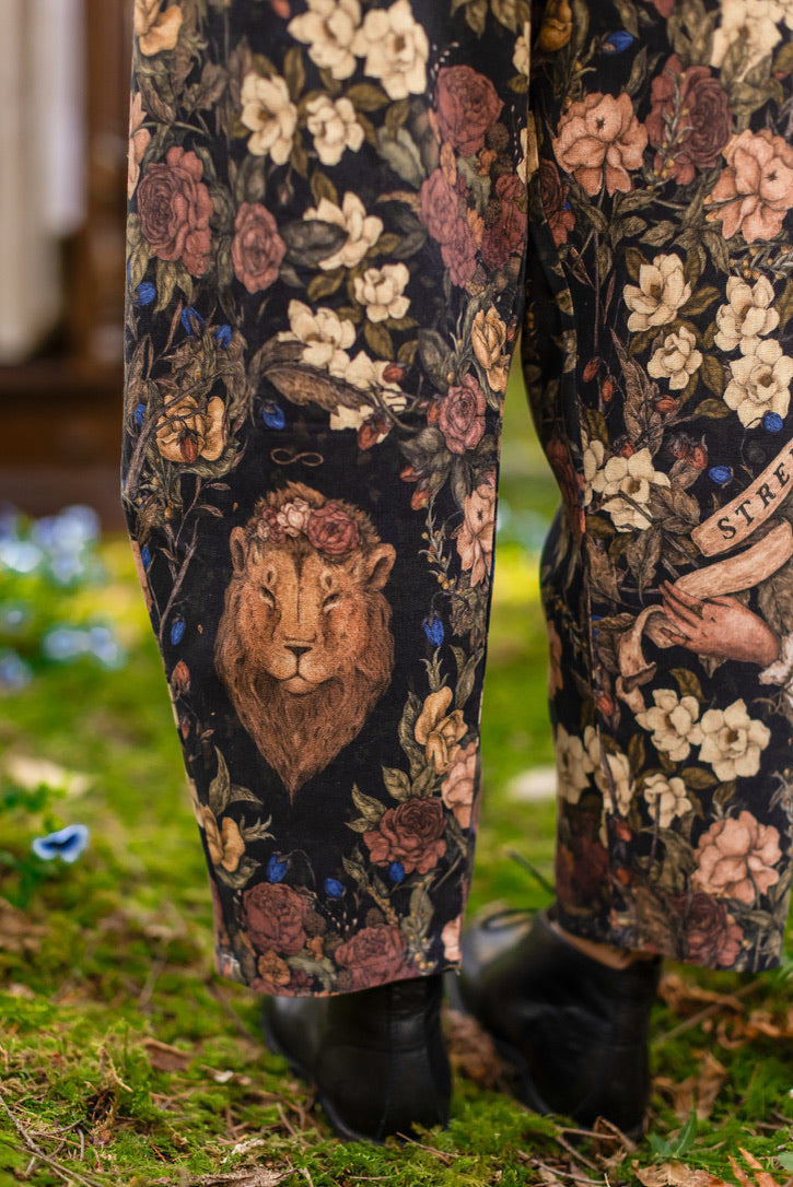 Market of Stars - Lionheart - Linen Cropped Artist Pants - Florals & Narnia Print