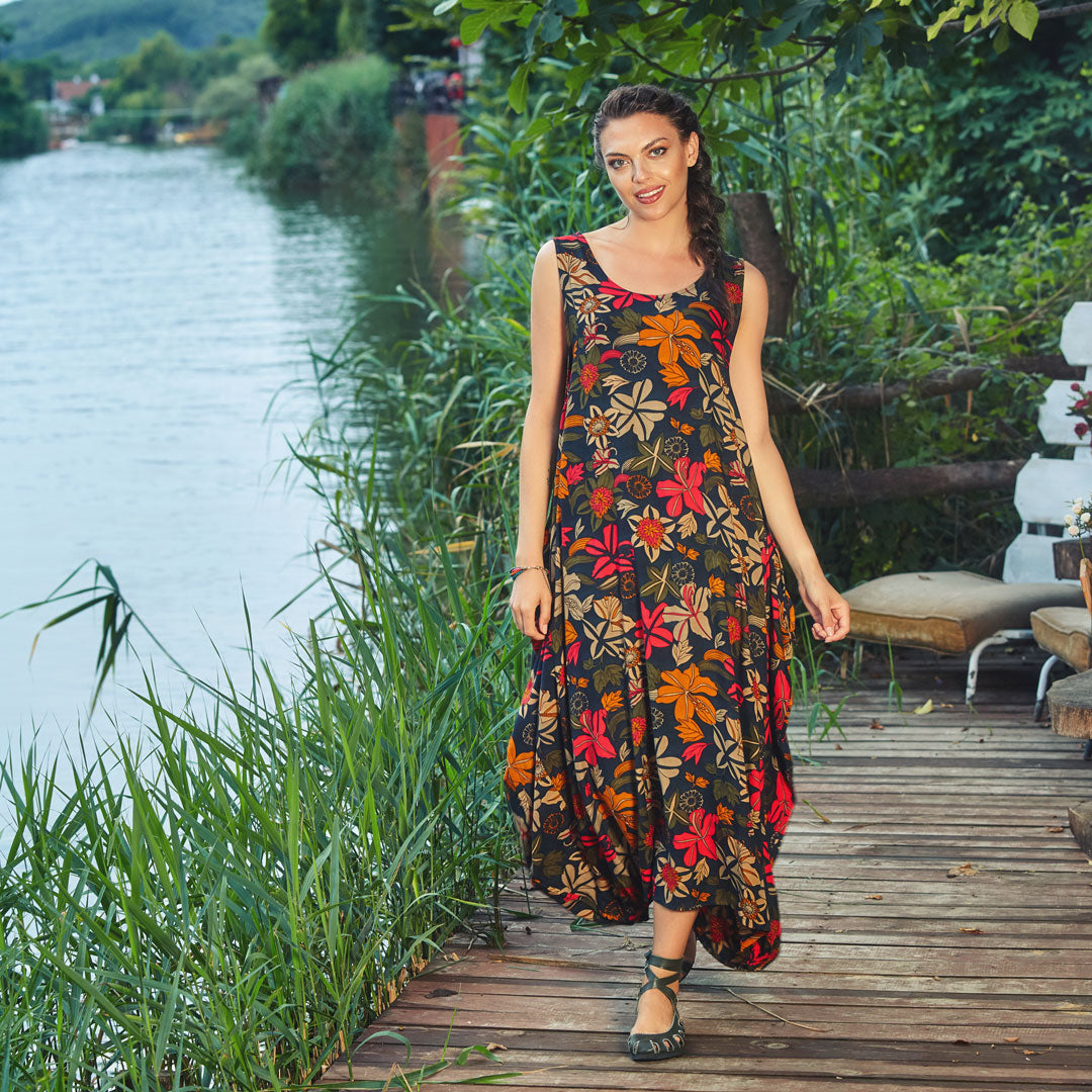 Wildflower Bohemian  - Oversize Buttoned Pockets Detail Floral Plus Size Dress - Black