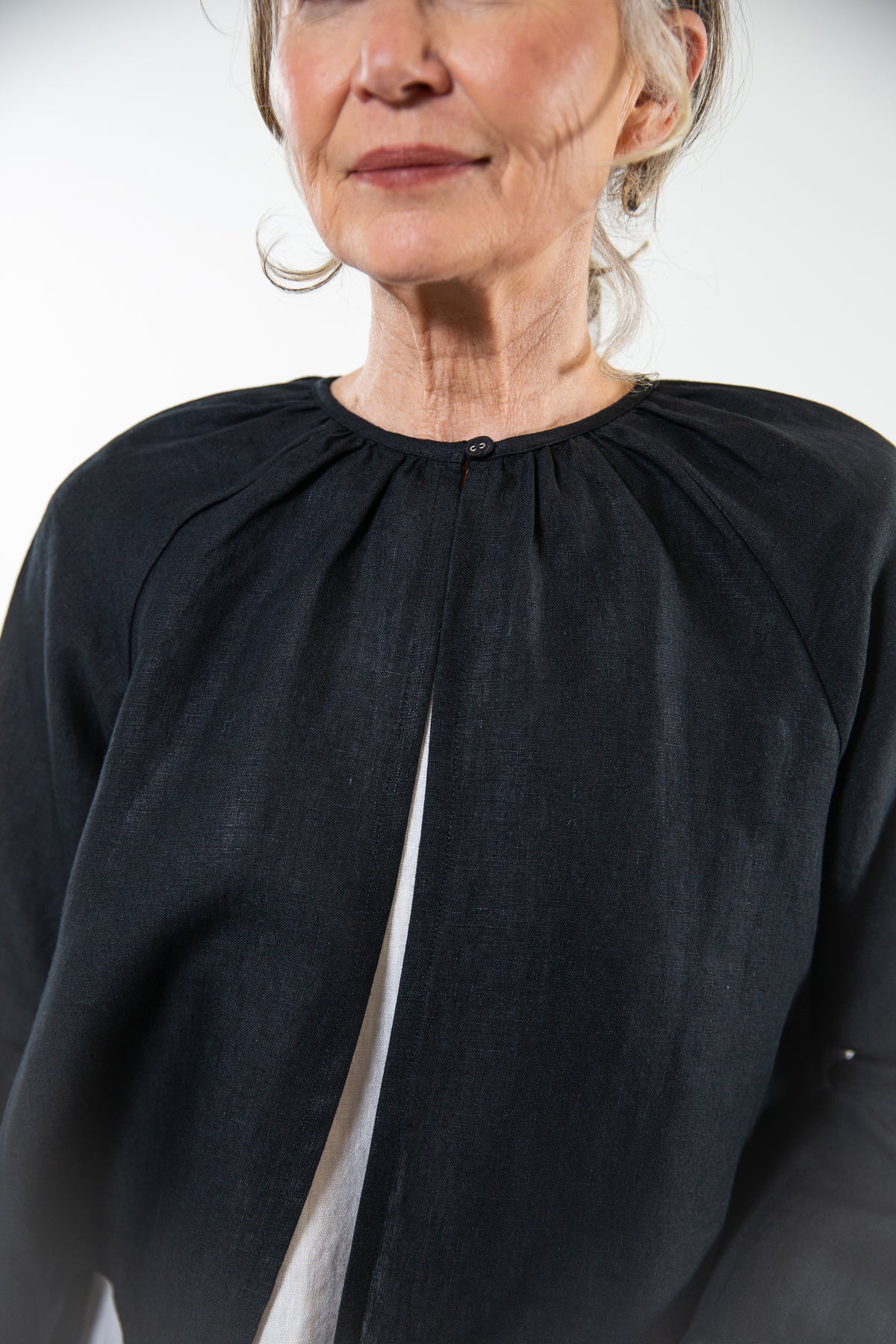 Eva’s Sunday ‘Glenda’ Linen Jacket - Black
