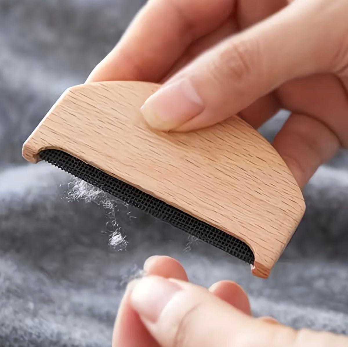 Wooden Knitwear Comb — Gentle Fabric De-Piller