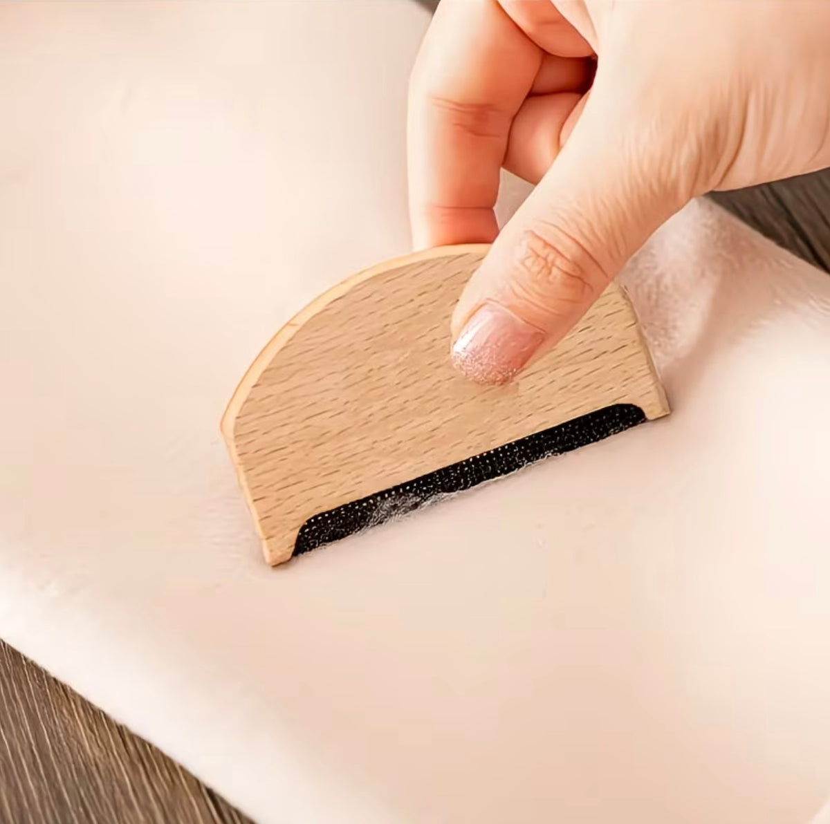 Wooden Knitwear Comb — Gentle Fabric De-Piller