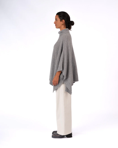 Montaigne - Agnès - 100% New Zealand Lambswool Poncho