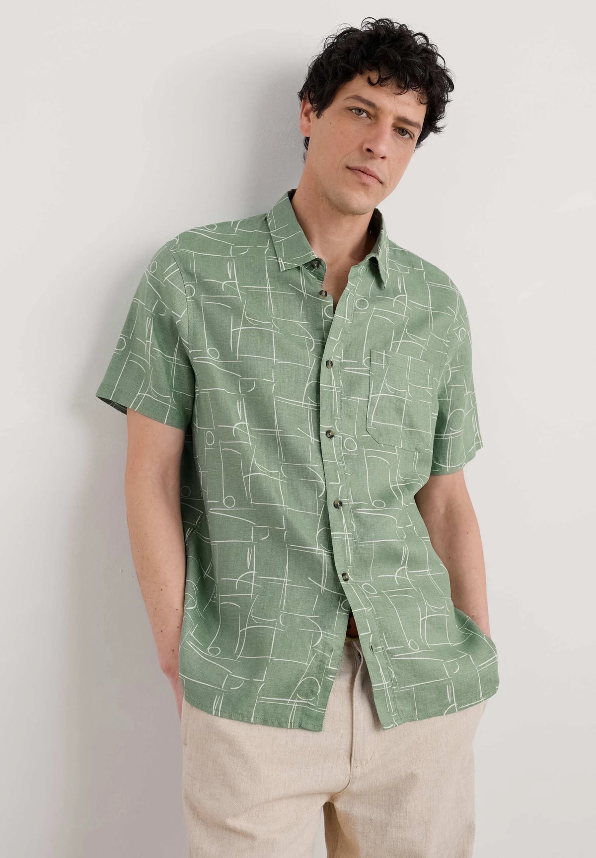 Seasalt Cornwall - Men's 'Blue Heron' Short Sleeve Shirt - Loose Lines Dark Pistachio