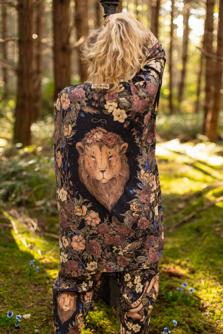 Market Of Stars - Lionheart - Matinée Cropped Duster Kimono - Florals & Narnia Print