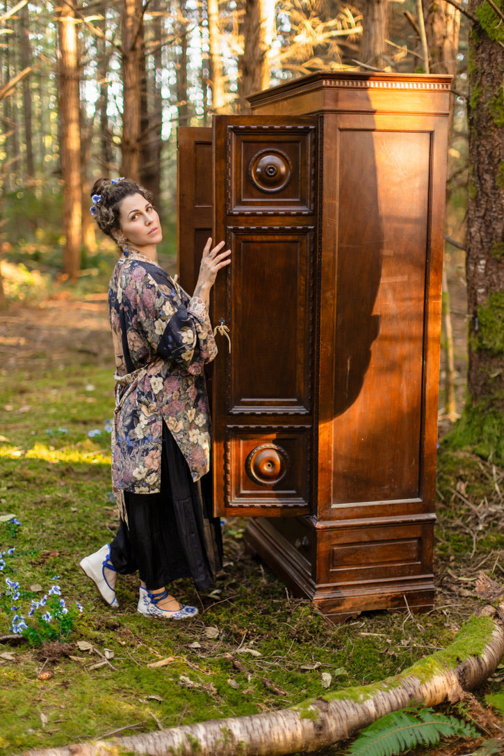 Market Of Stars - Lionheart - Matinée Cropped Duster Kimono - Florals & Narnia Print