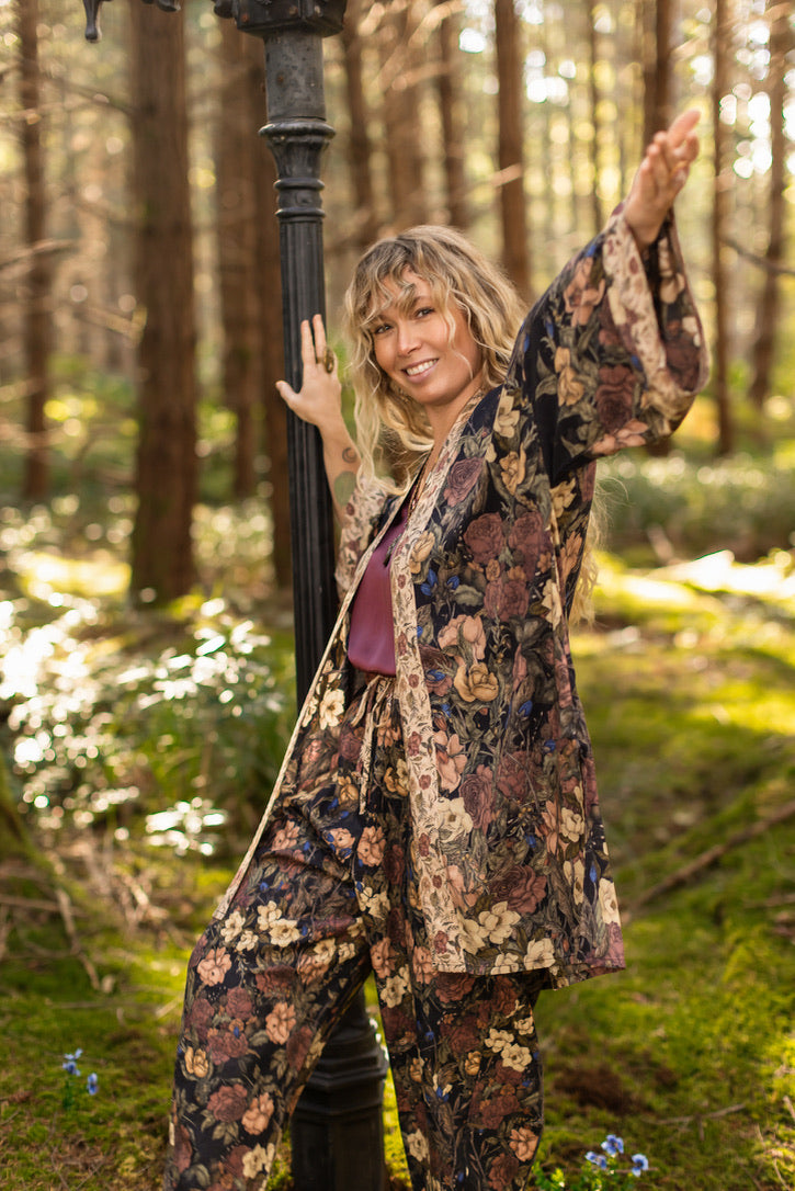 Market Of Stars - Lionheart - Matinée Cropped Duster Kimono - Florals & Narnia Print
