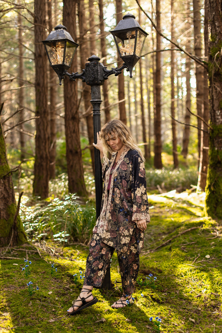 Market Of Stars - Lionheart - Matinée Cropped Duster Kimono - Florals & Narnia Print
