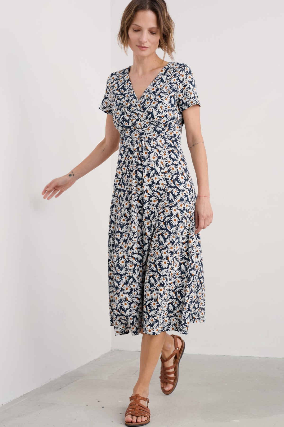 Seasalt Cornwall - ‘Chapelle’ Dress in GOTS Certified Organic Cotton Jersey - Scatter Daisy Maritime