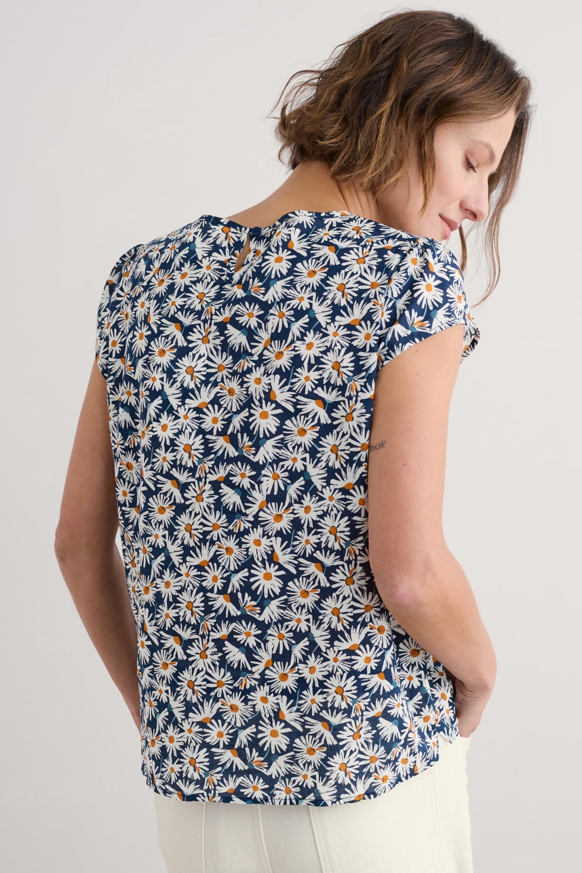 Seasalt Cornwall - ‘Garden Gate’ Cotton Top - Scatter Daisy Maritime