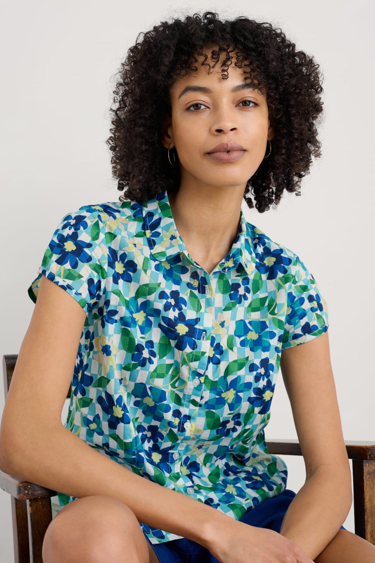 Seasalt Cornwall - ‘Rushmaker’ Short Sleeve Shirt - Picnic Floral Chalk
