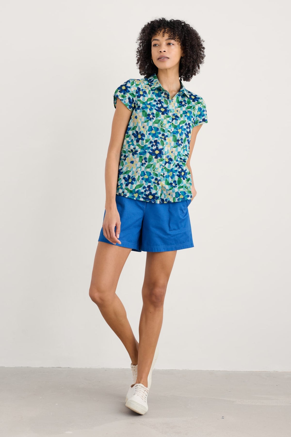 Seasalt Cornwall - ‘Rushmaker’ Short Sleeve Shirt - Picnic Floral Chalk