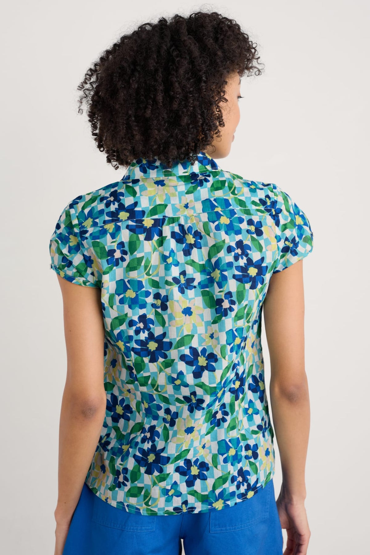 Seasalt Cornwall - ‘Rushmaker’ Short Sleeve Shirt - Picnic Floral Chalk