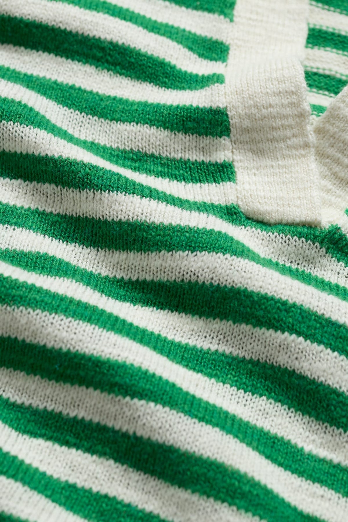 Seasalt Cornwall - ‘Gwynver’ Lightweight V-Neck Collared Jumper - Mini Cornish Island Ecru