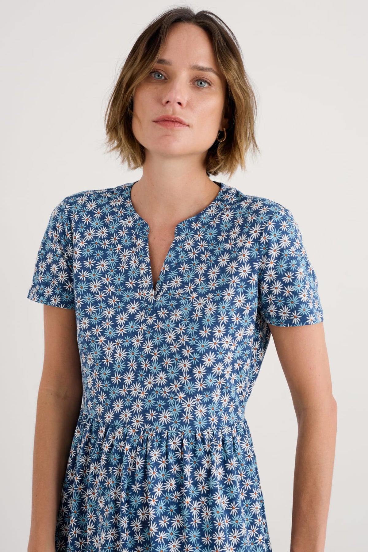 Seasalt Cornwall - ‘Rainette’ Above-Ankle Dress in GOTS-Certified Organic Cotton Jersey - Screenprint Daisy Marine