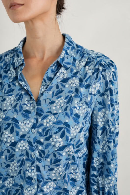 Seasalt Cornwall 3/4 ‘Embrace’ Shirt-Flower Meadow Blue Fog