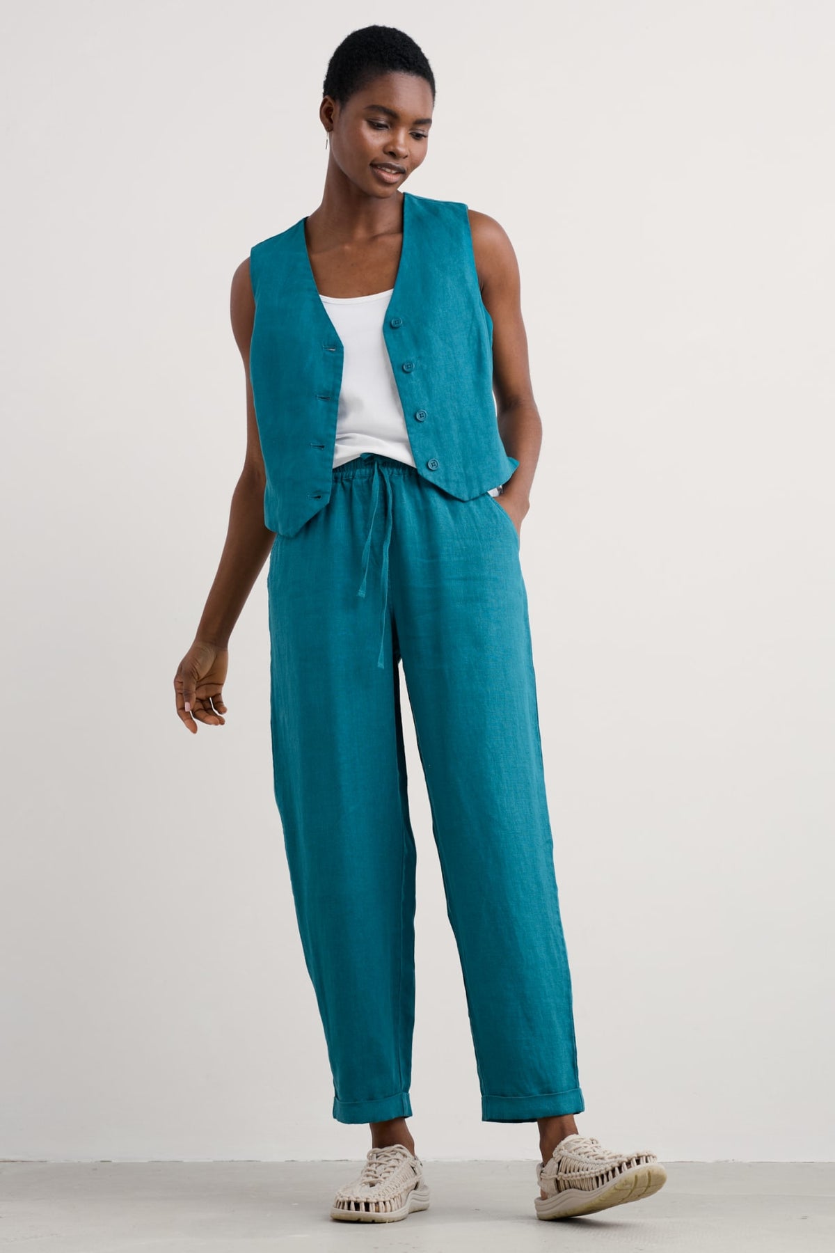 Seasalt Cornwall - ‘Dipping Sun’ Linen Trousers - Dark Drift