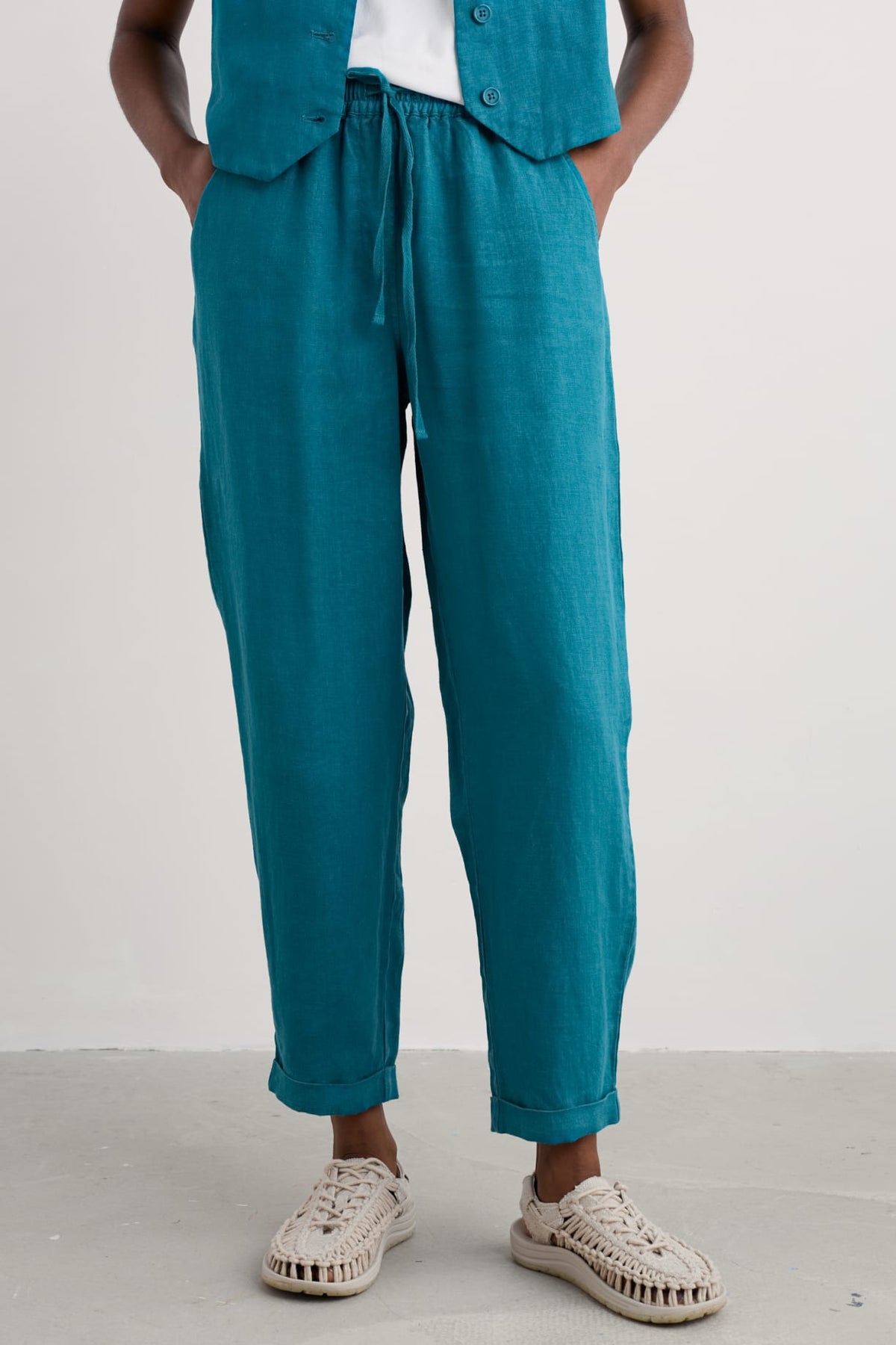 Seasalt Cornwall - ‘Dipping Sun’ Linen Trousers - Dark Drift