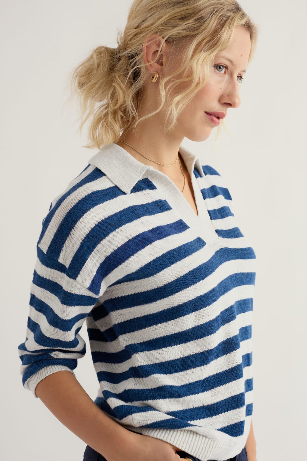 Seasalt Cornwall - Gwynver Lightweight V-Neck Collared Jumper Made With Linen & Organic Cotton - Cornish Dark Voyage Chalk
