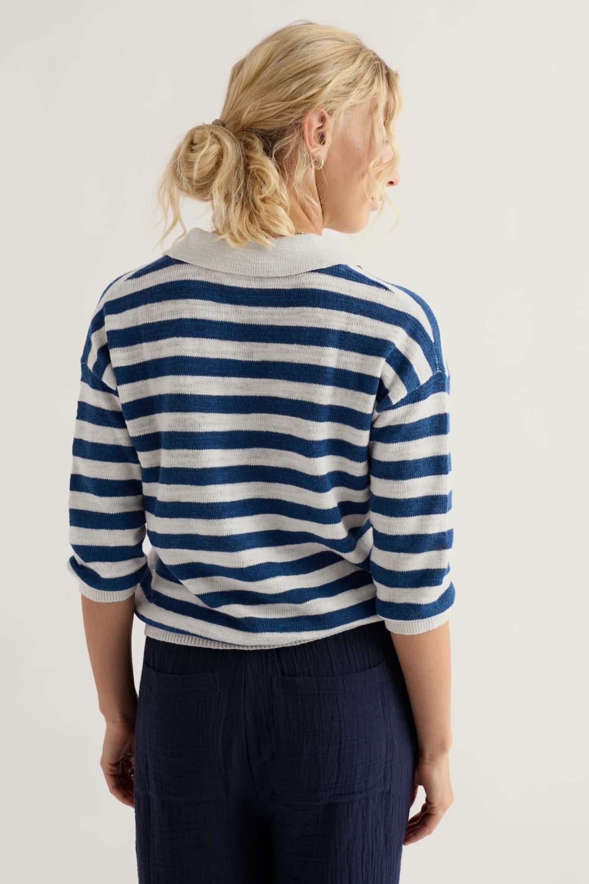 Seasalt Cornwall - Gwynver Lightweight V-Neck Collared Jumper Made With Linen & Organic Cotton - Cornish Dark Voyage Chalk