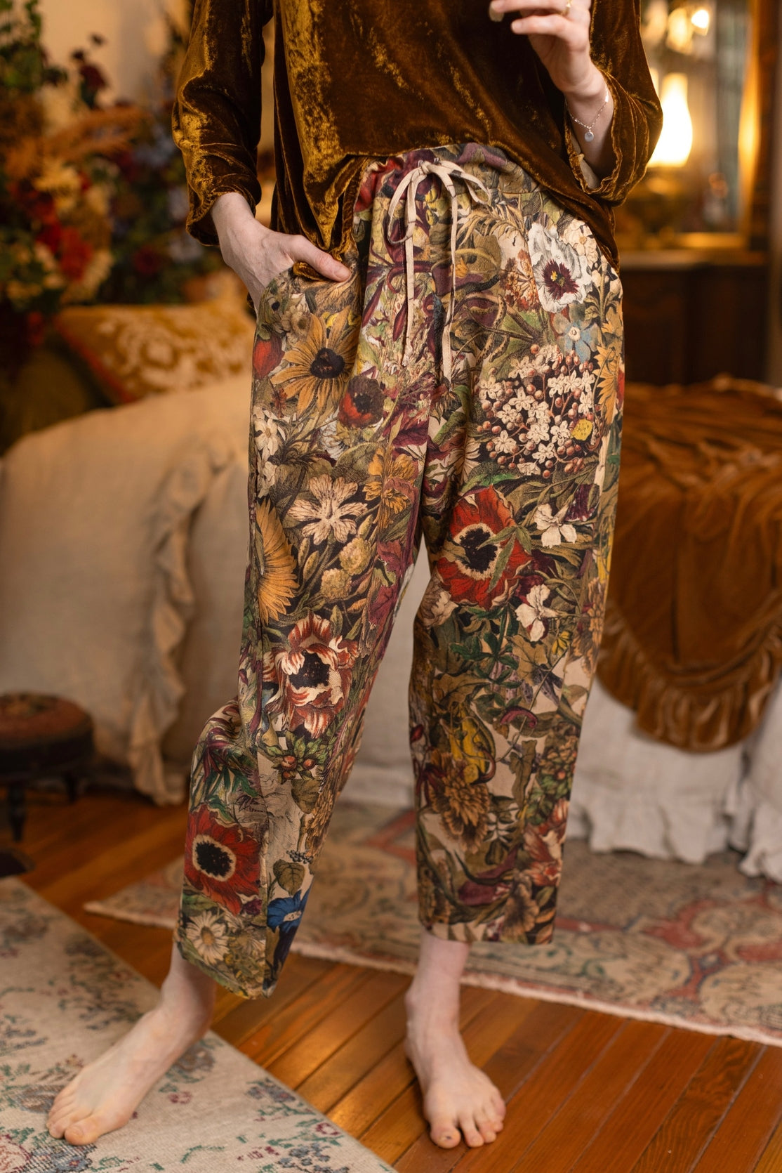 Market Of Stars - Golden Hour - Linen Cropped Artist Pant - Floral Print