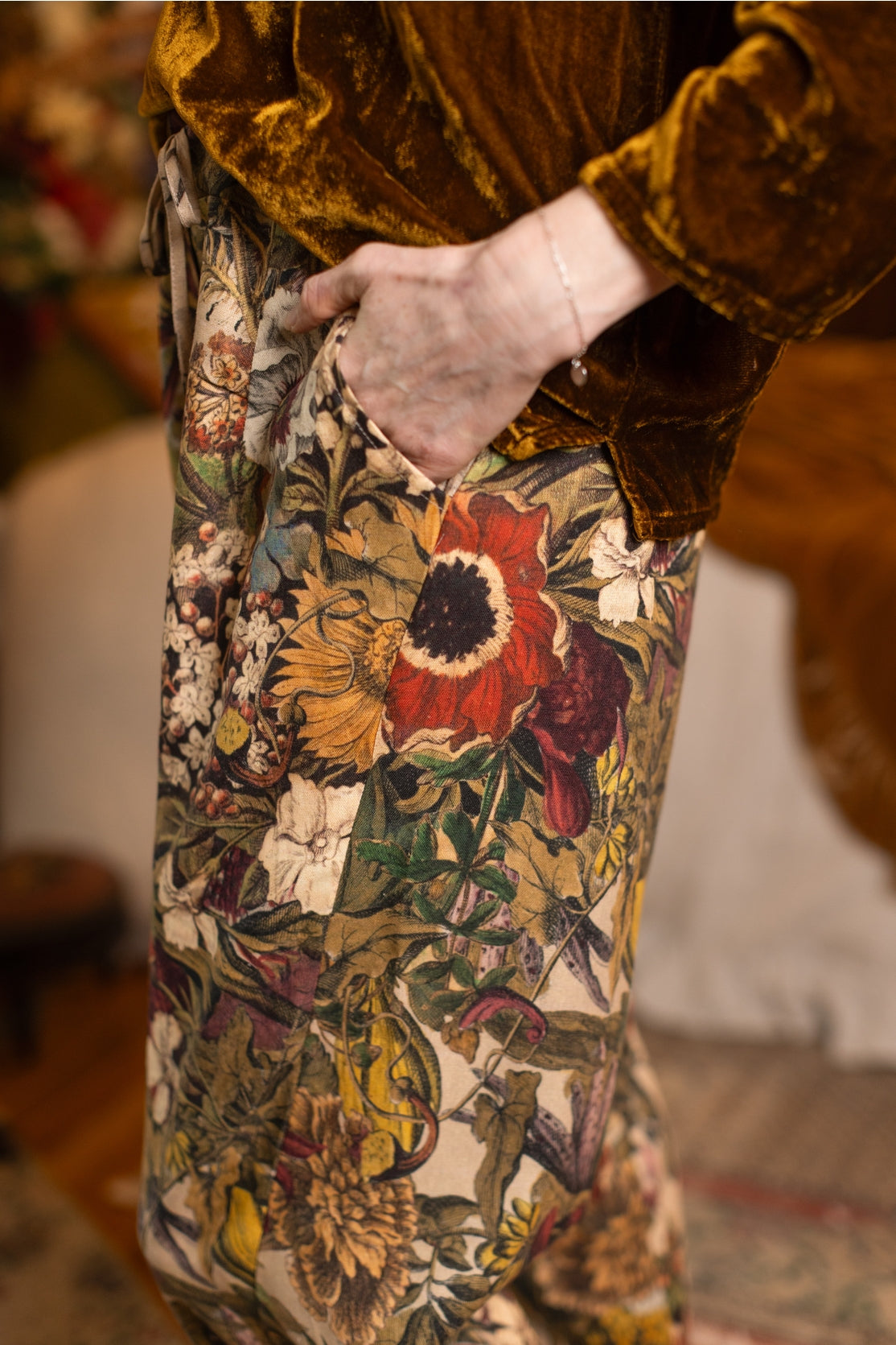 Market Of Stars - Golden Hour - Linen Cropped Artist Pant - Floral Print