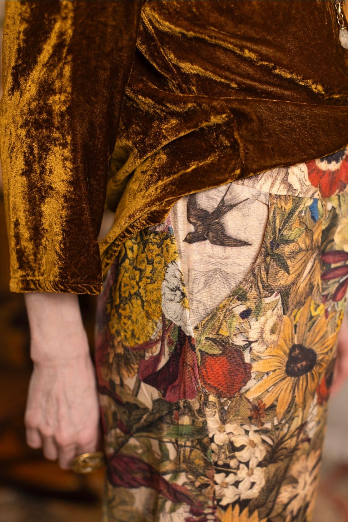 Market Of Stars - Golden Hour - Linen Cropped Artist Pant - Floral Print