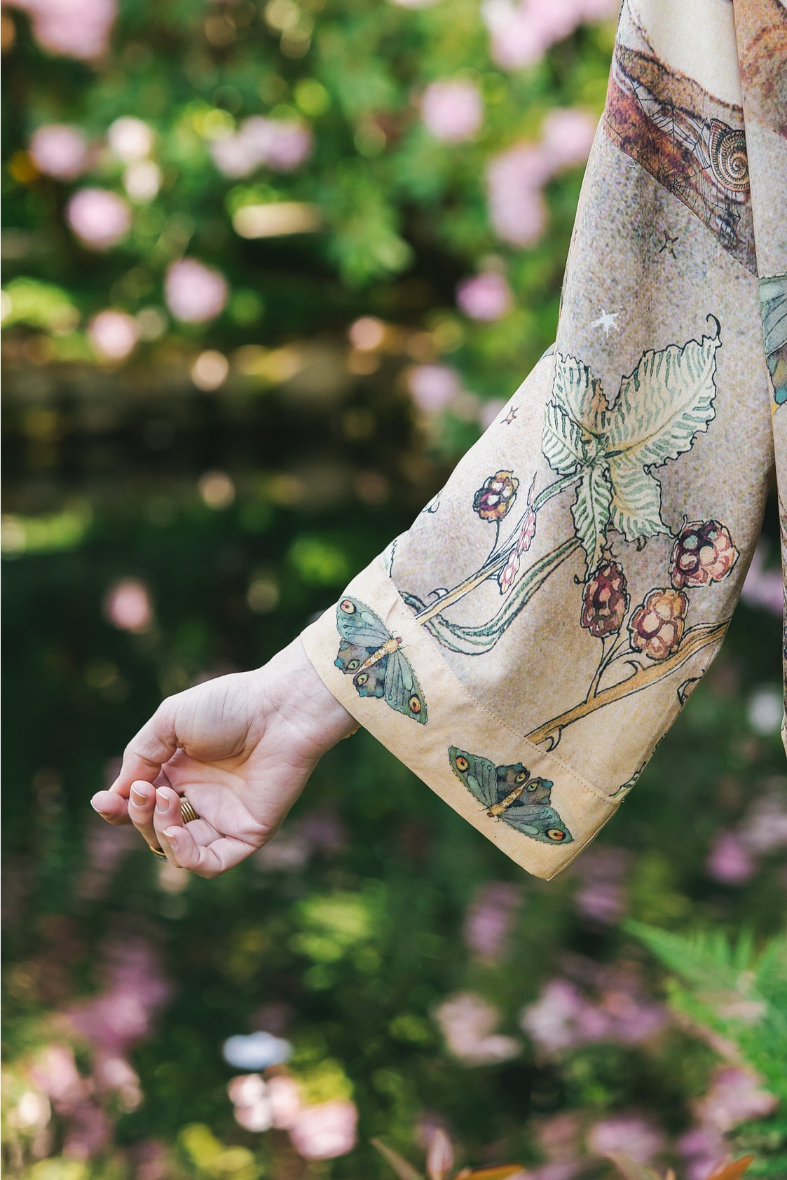 Market Of Stars - Lovelight - Pixie Cropped Bamboo Kimono Cardigan Duster - Woodland Swallow & Stars