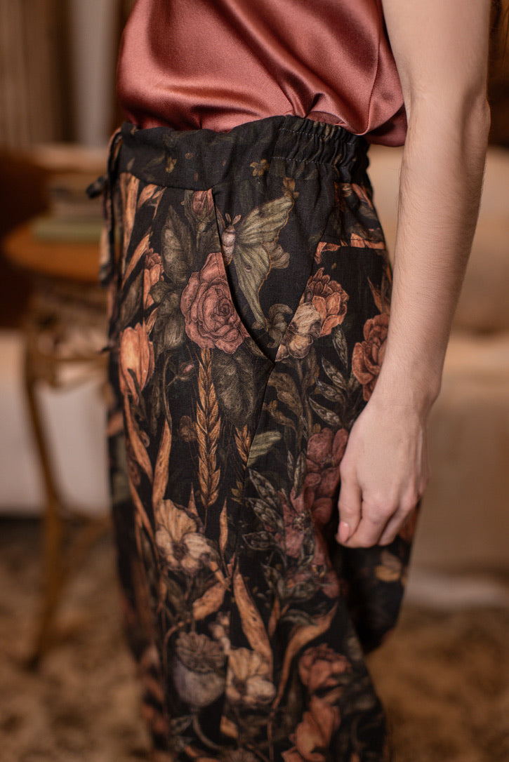 PRE-ORDER - Market Of Stars - Momento - Linen Cropped Artist Pant - Floral & Skull