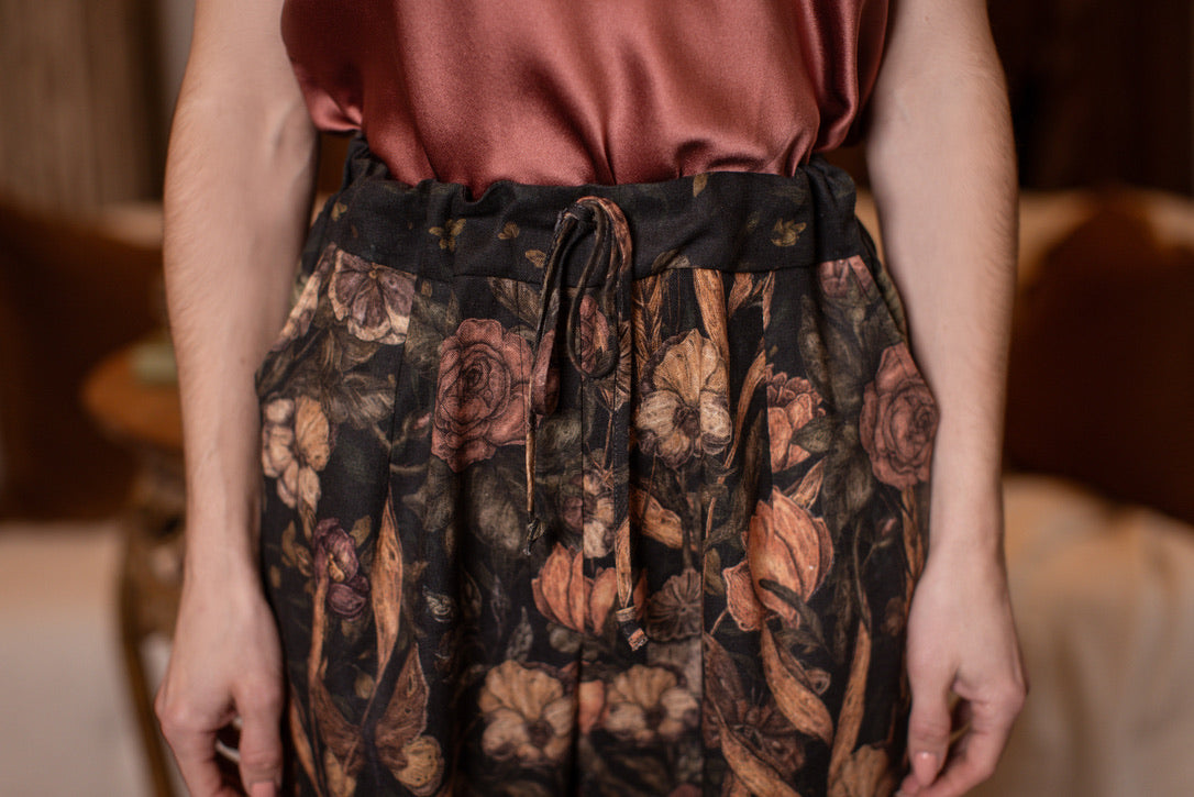 PRE-ORDER - Market Of Stars - Momento - Linen Cropped Artist Pant - Floral & Skull