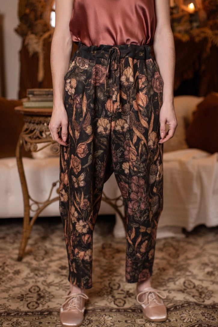 PRE-ORDER - Market Of Stars - Momento - Linen Cropped Artist Pant - Floral & Skull
